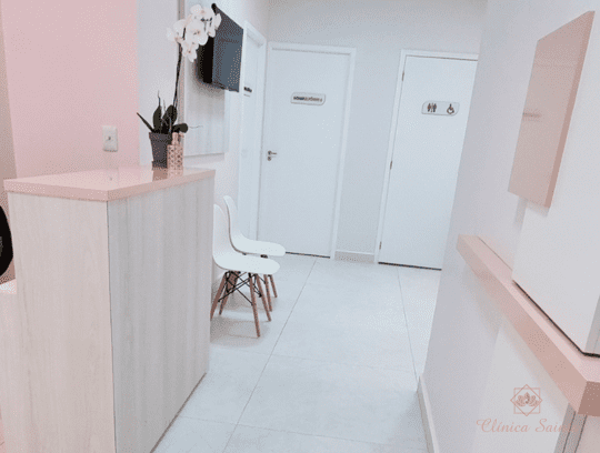 Foto área de espera com espaço kids